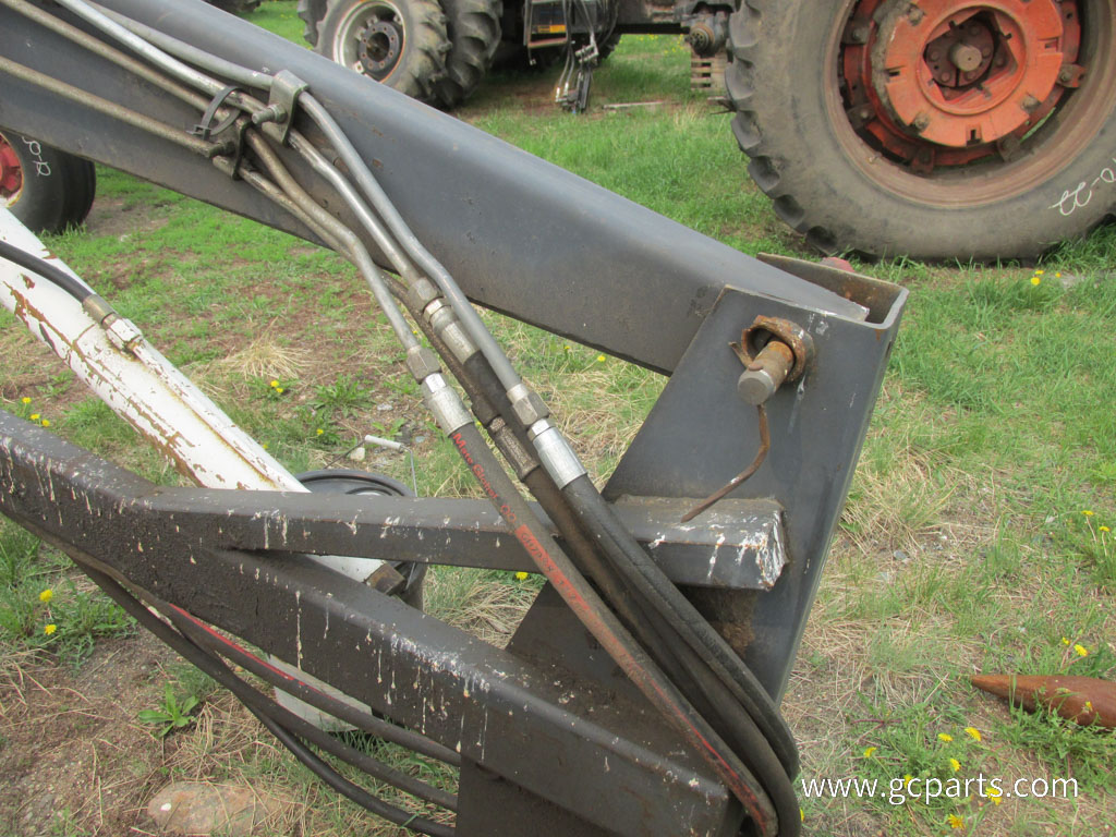 LOADER W/ BALE SPEAR